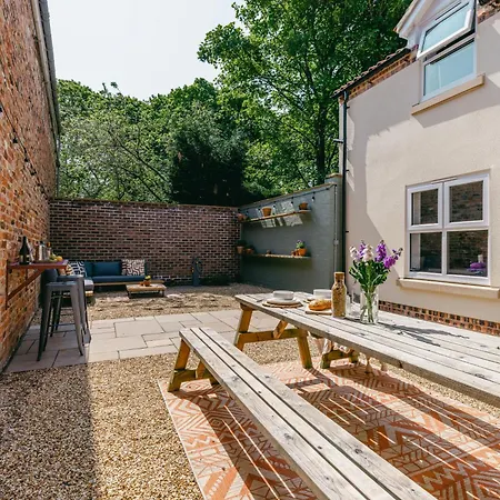 Апартаменты Cringle Cottage, The Lanes Cottages, Стоксли